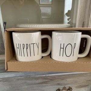 Rae Dunn Hippity Hop mug set